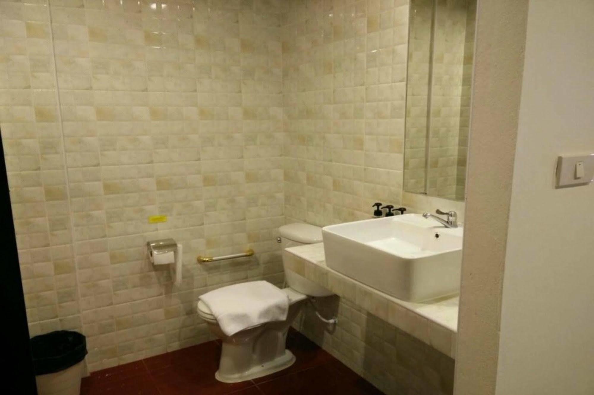 One Fu Hotel Surin Exterior foto